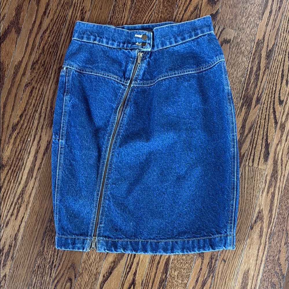Vintage Denim Blue Skirt with Zipper Detail